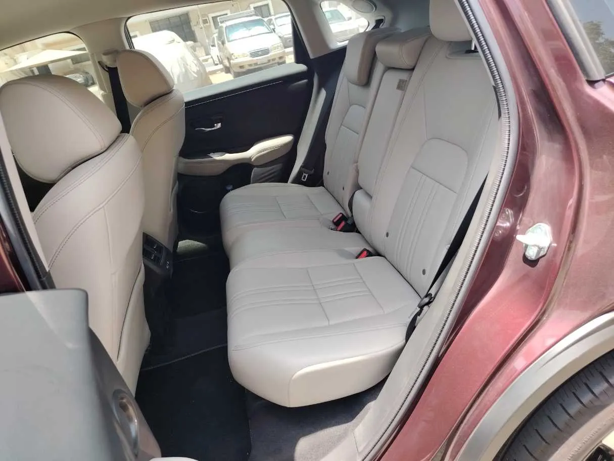 Car image 16