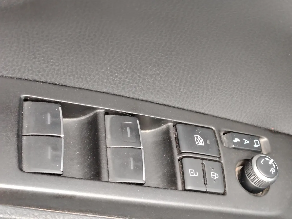 Car image 27