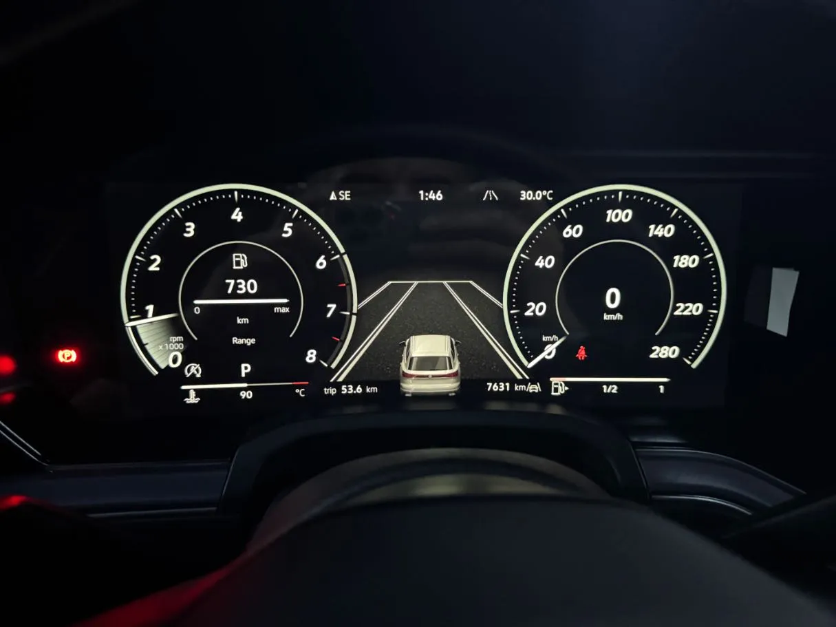 Car image 18
