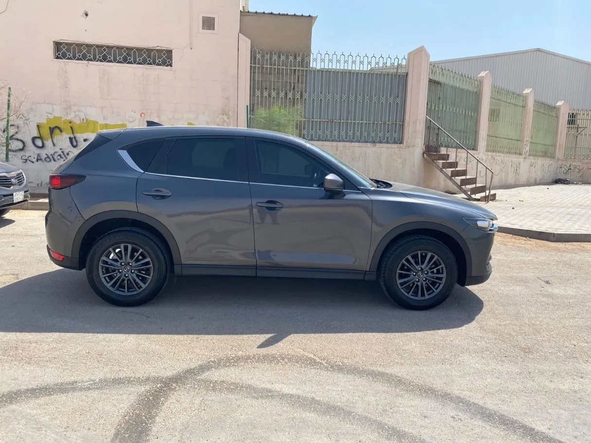 Car image 4