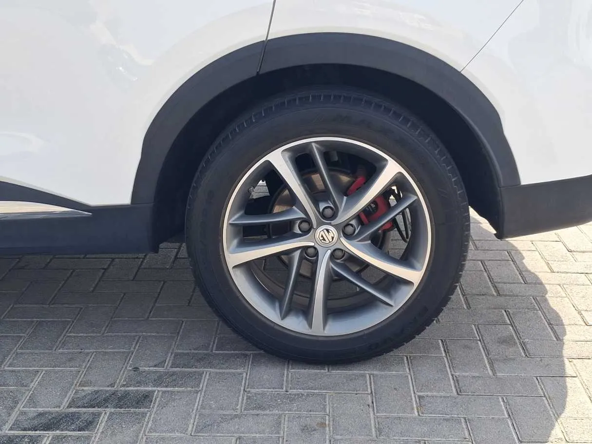 Car image 9