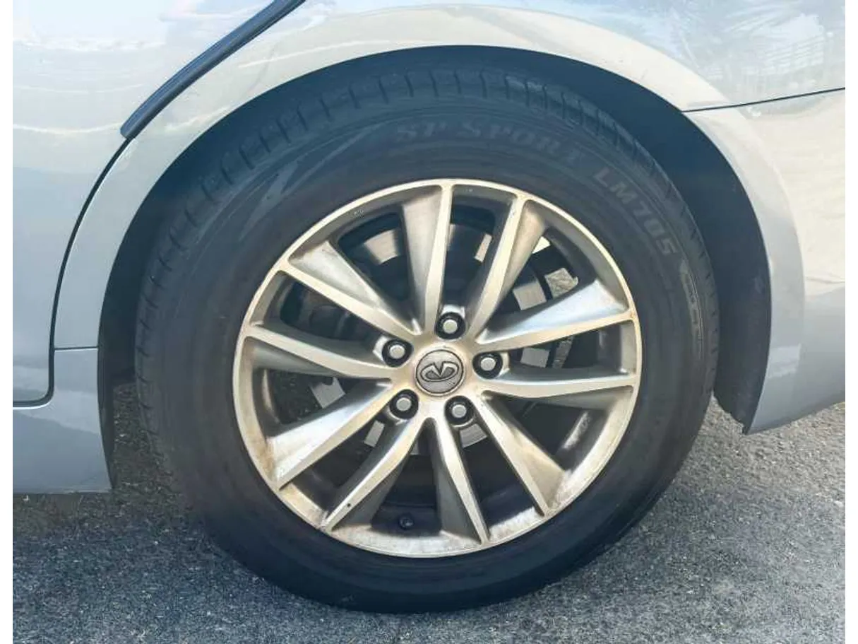 Car image 8