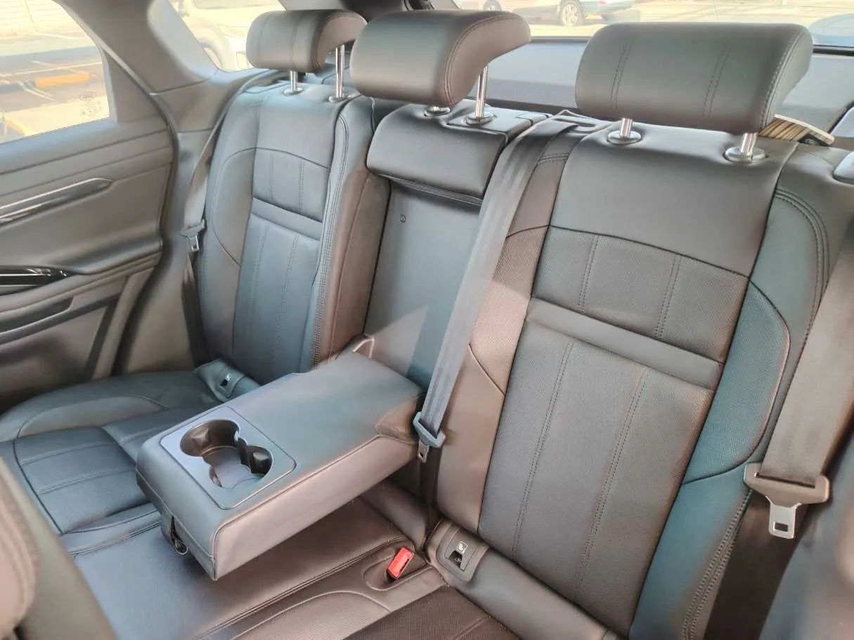 Car image 14