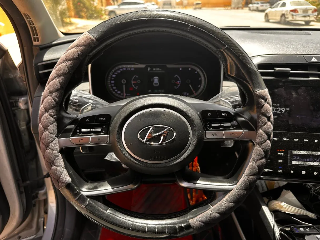 Car image 19