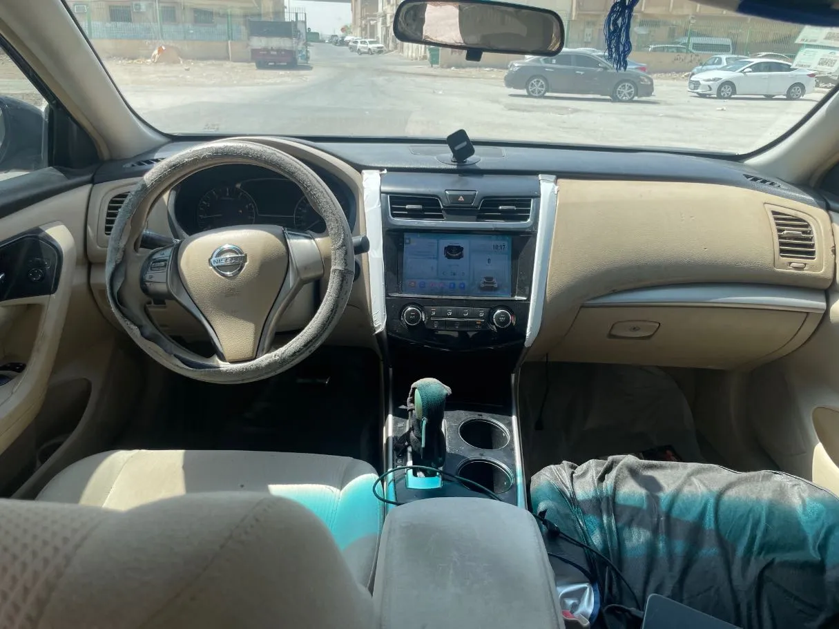 Car image 17