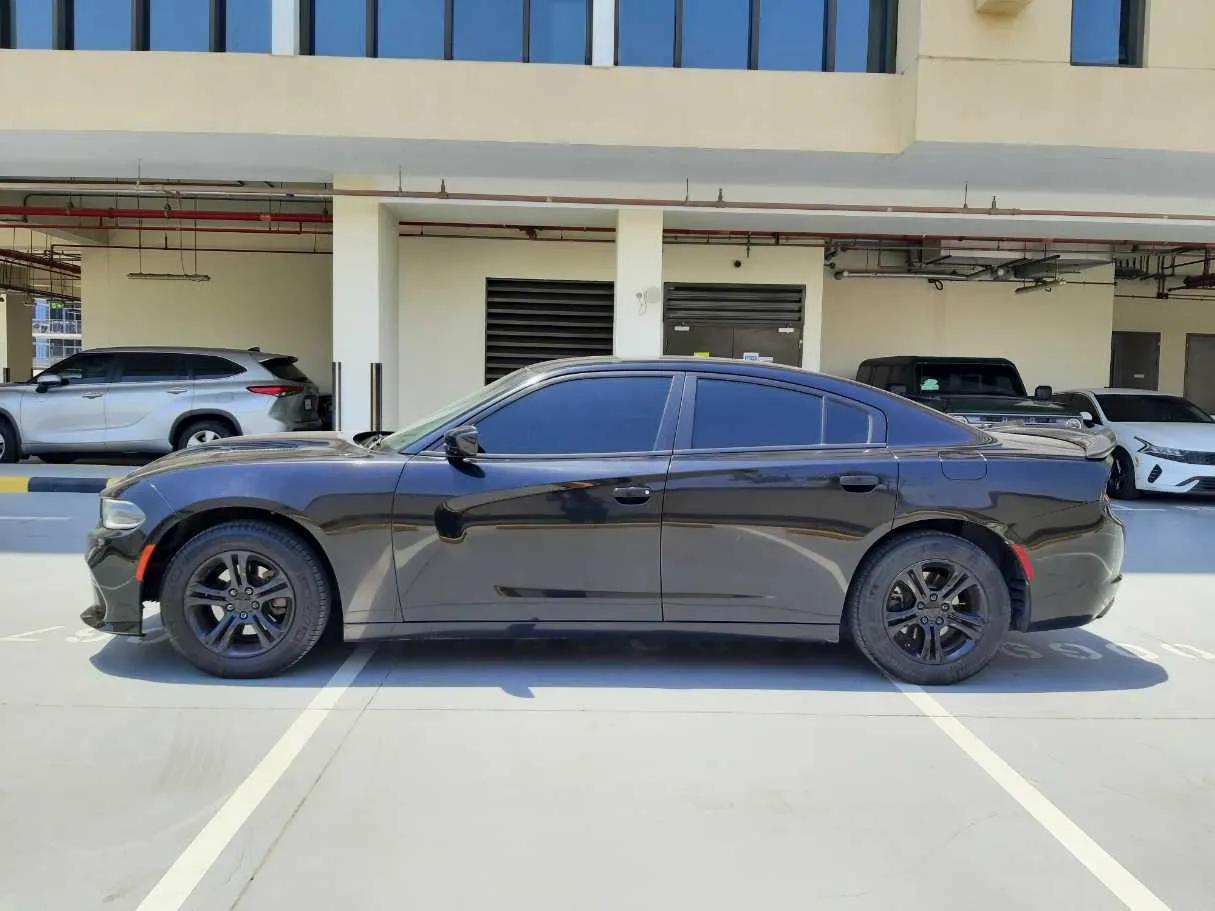 Car image 4