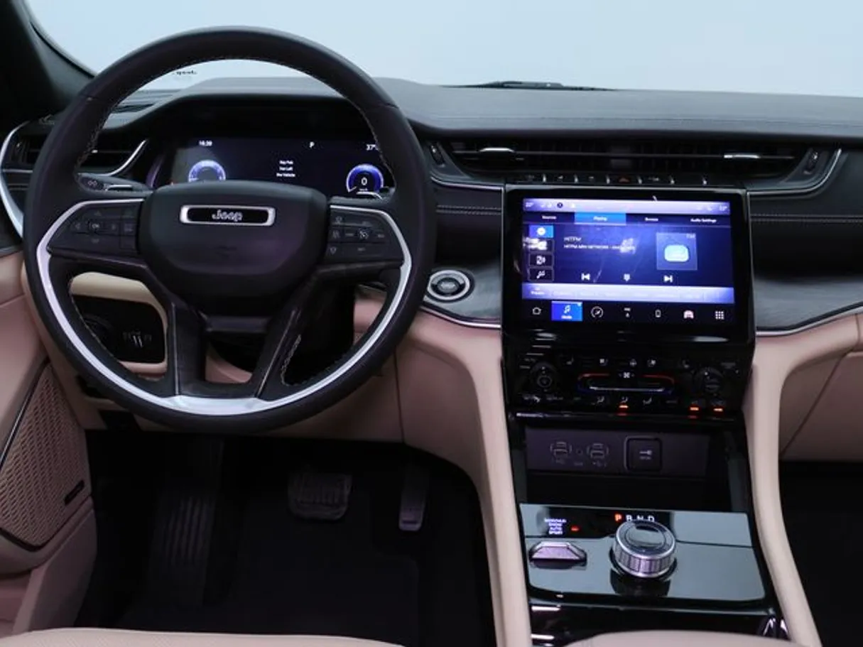Car image 15