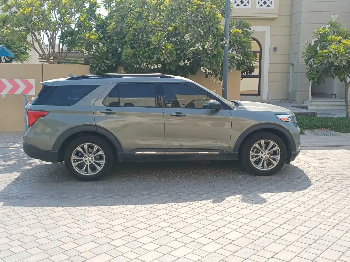 Car image 8