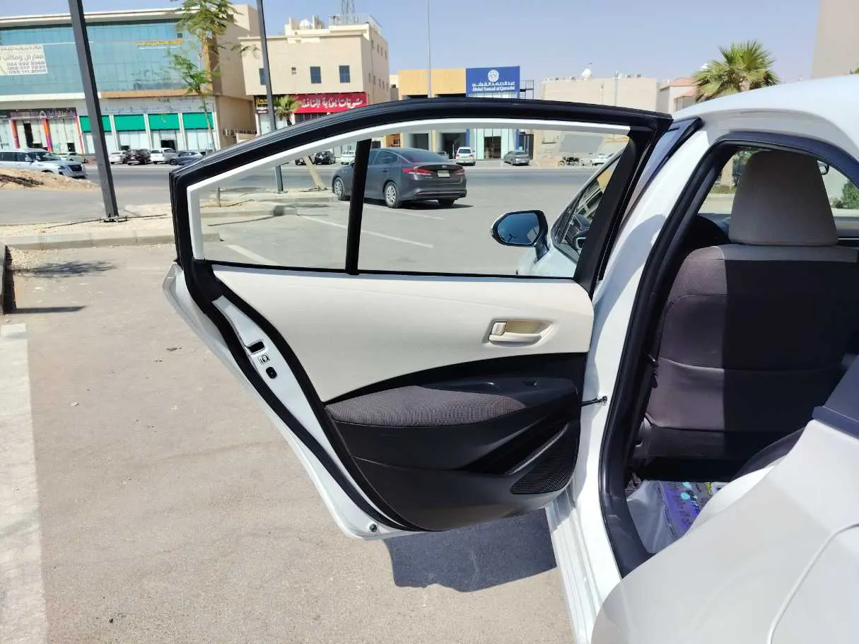 Car image 15