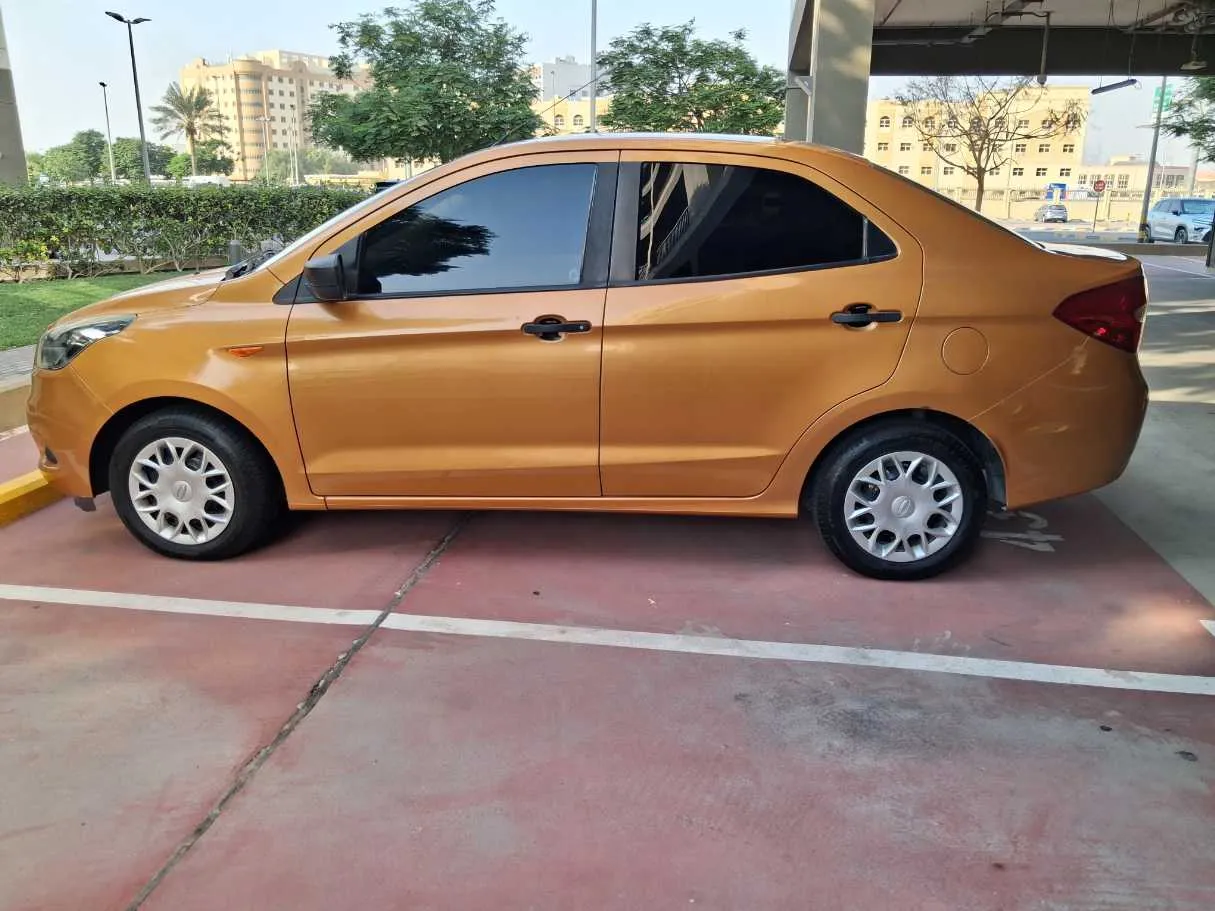 Car image 4