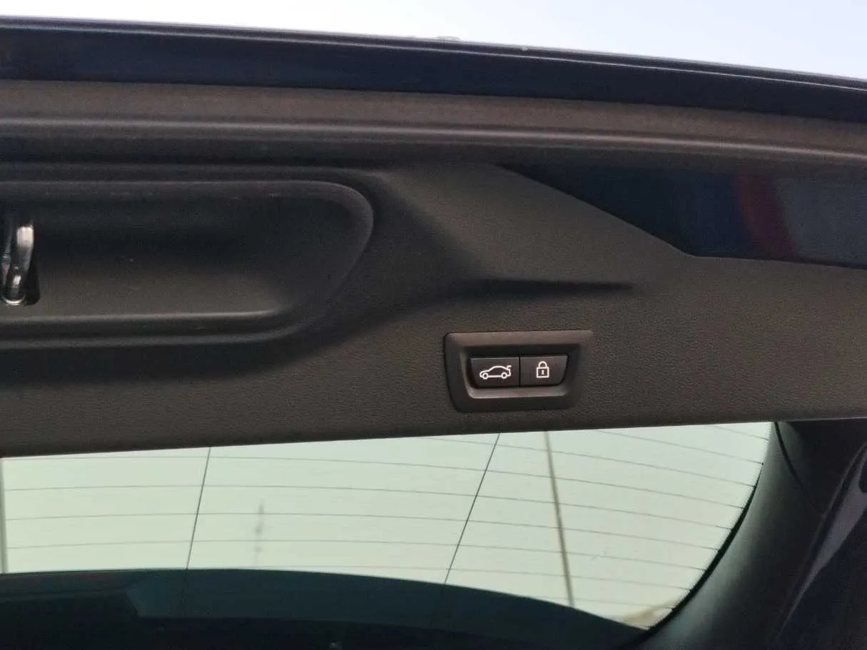 Car image 36