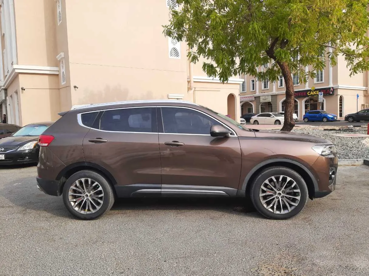 Car image 4