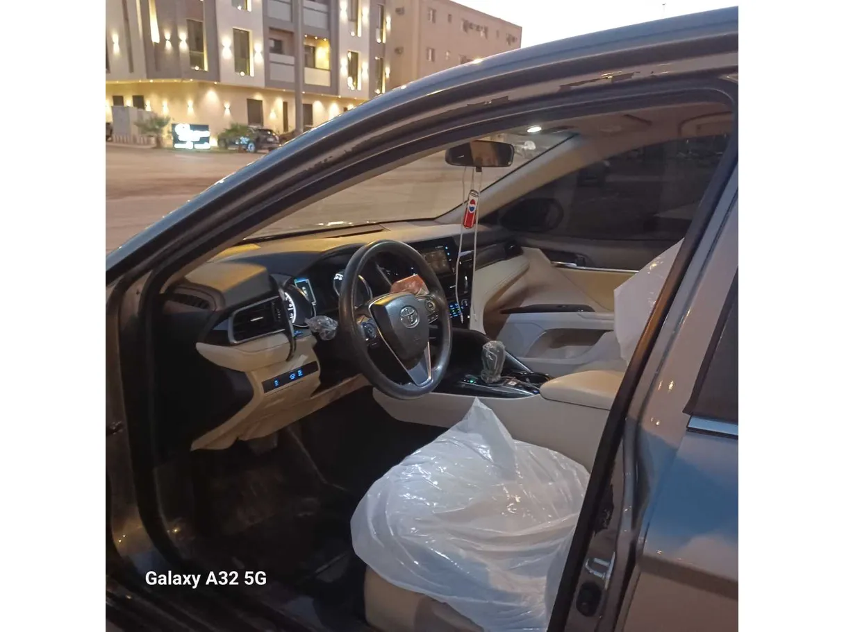 Car image 24