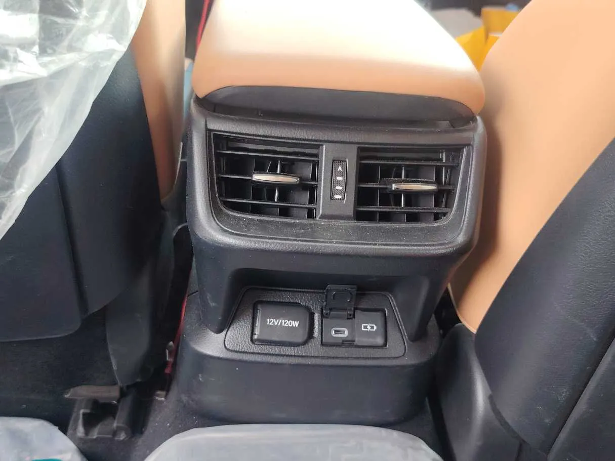 Car image 25