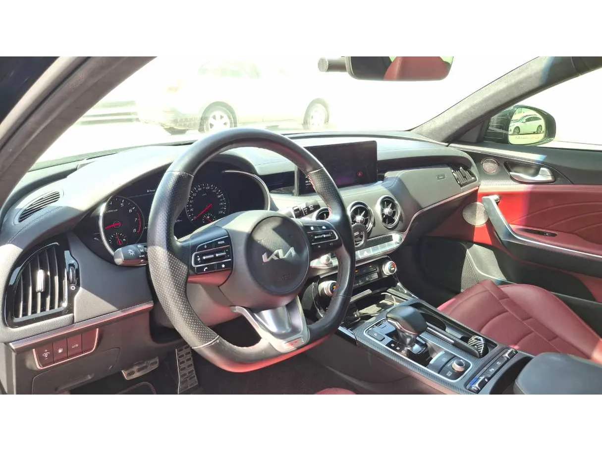 Car image 11