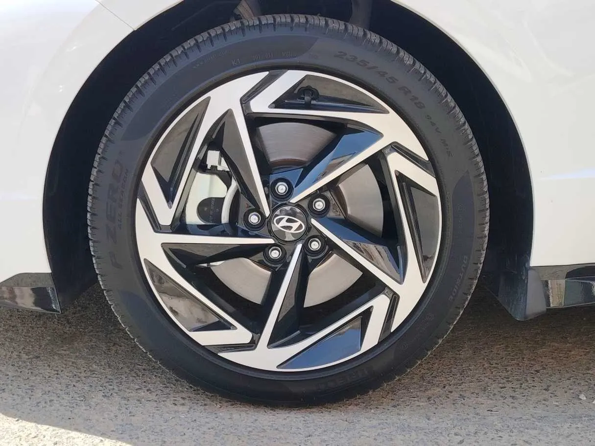Car image 10