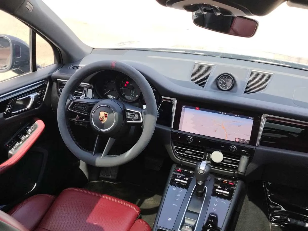 Car image 24