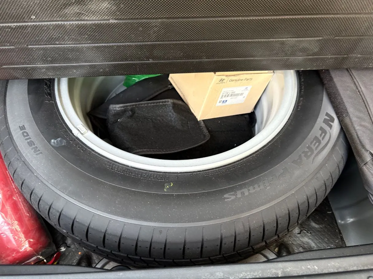 Car image 28
