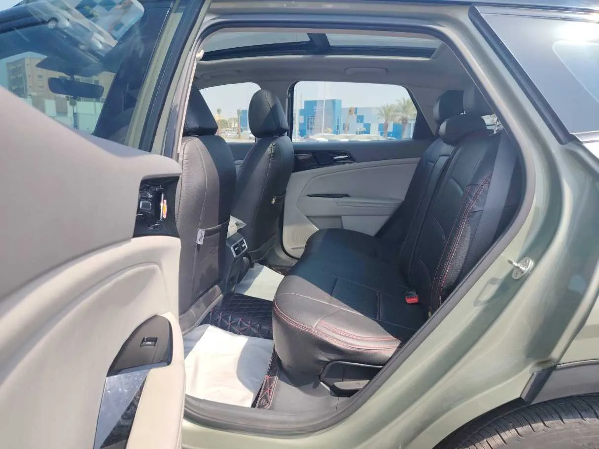 Car image 16