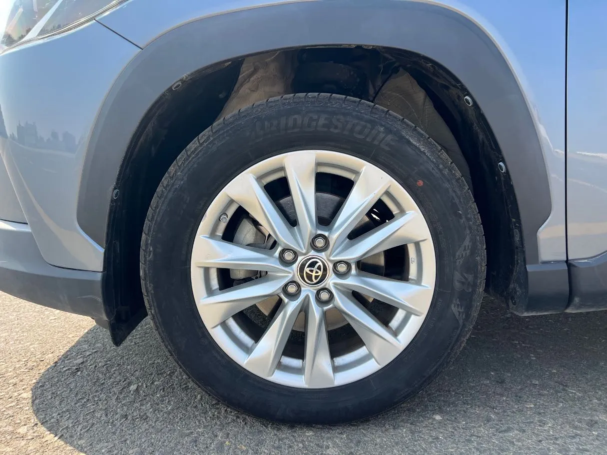 Car image 9