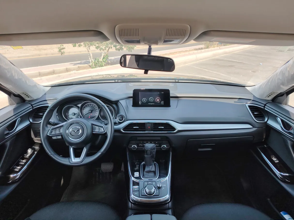 Car image 19