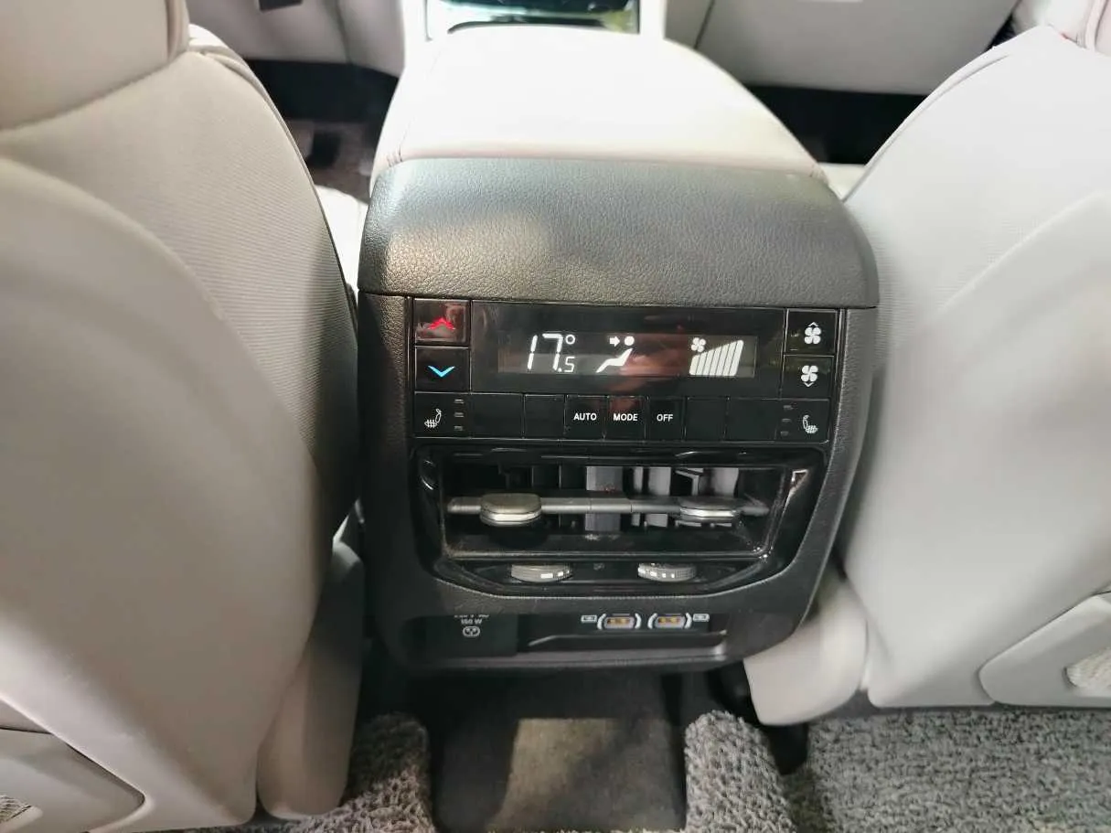 Car image 38