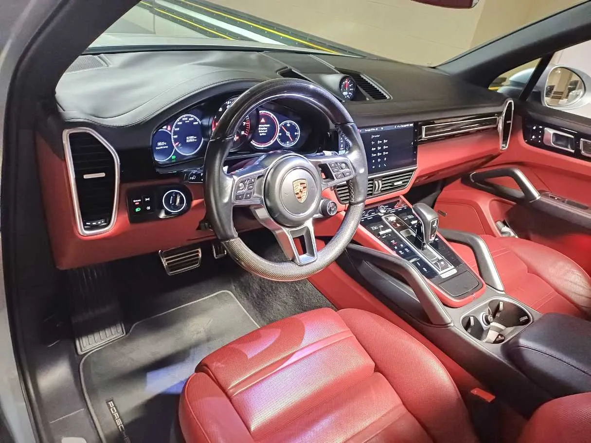 Car image 12
