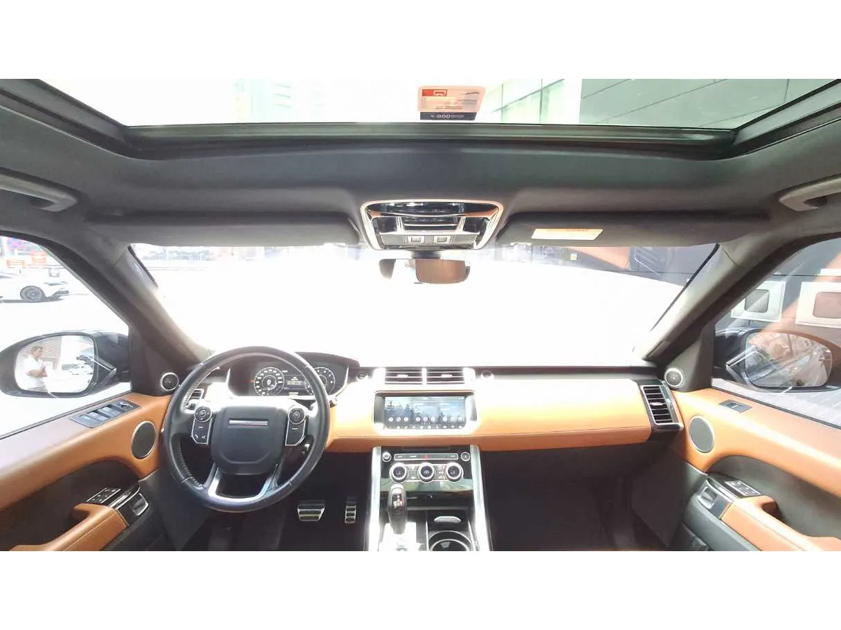 Car image 14