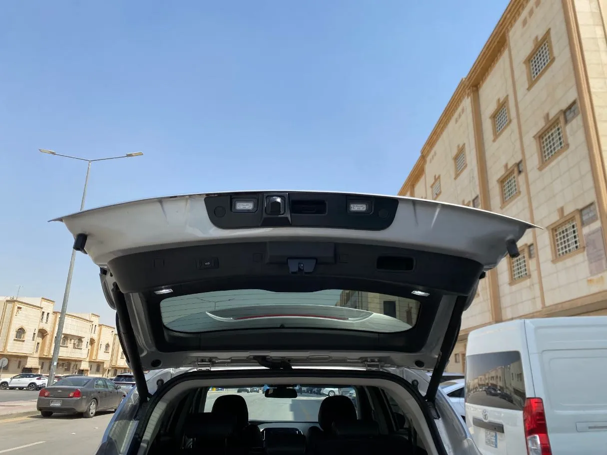 Car image 22
