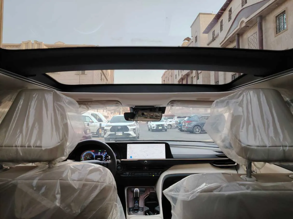 Car image 18