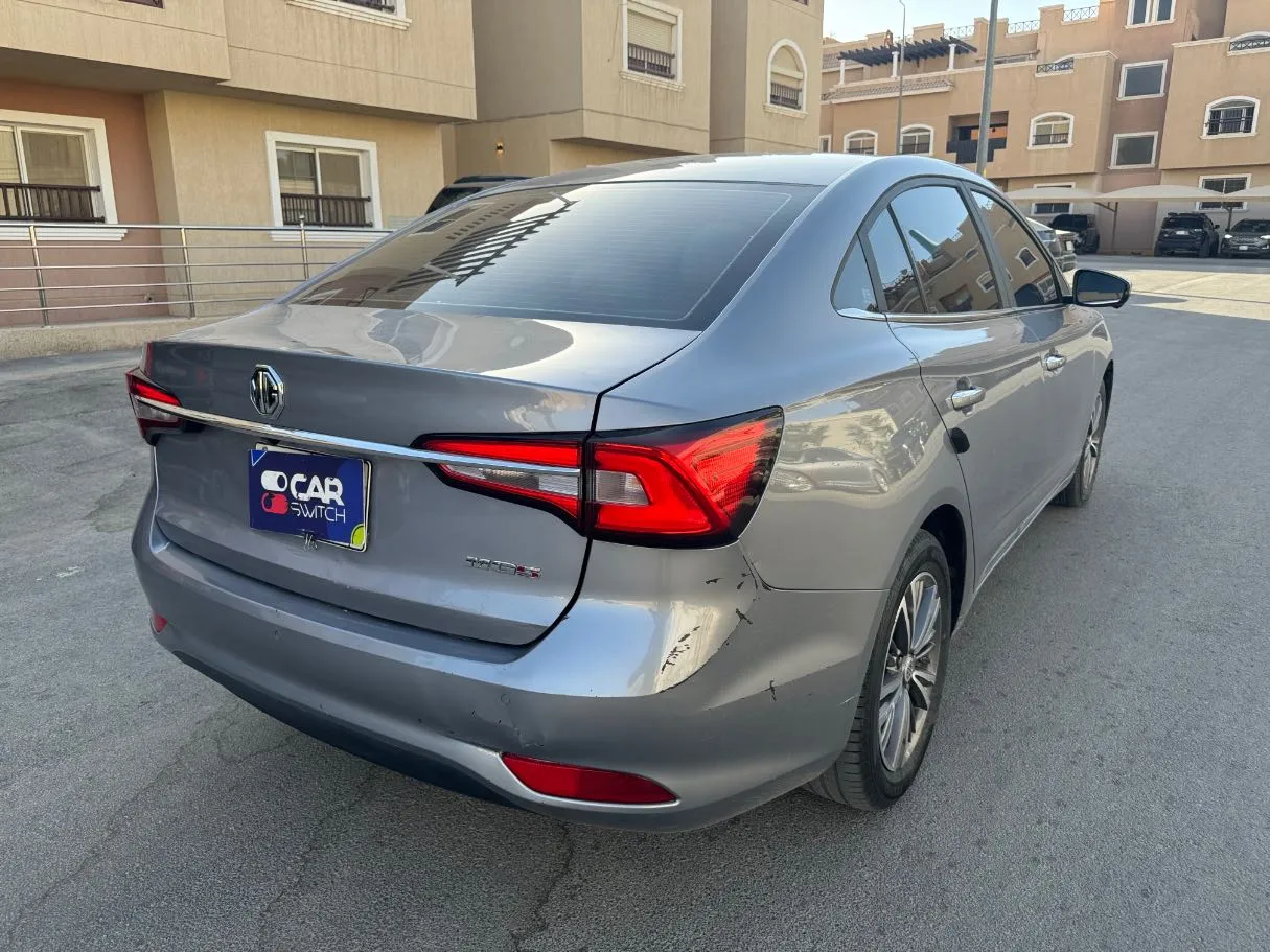 Car image 5