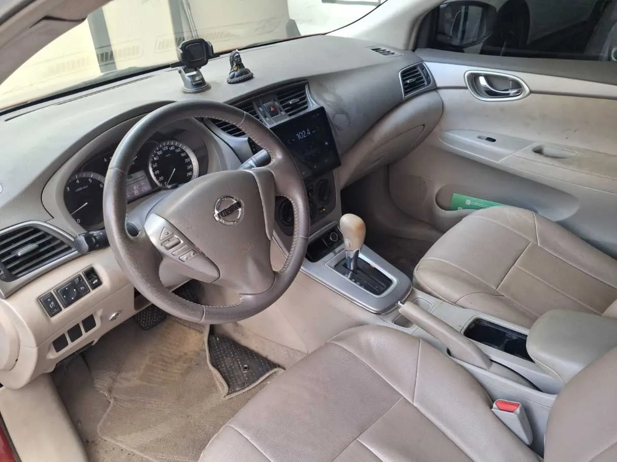 Car image 9