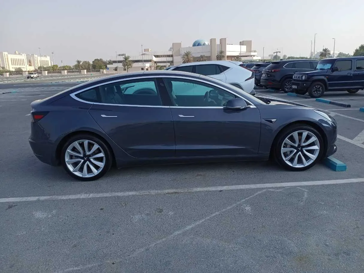 Car image 8
