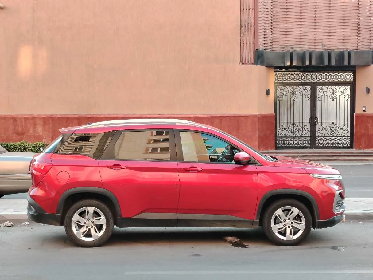 Car image 4