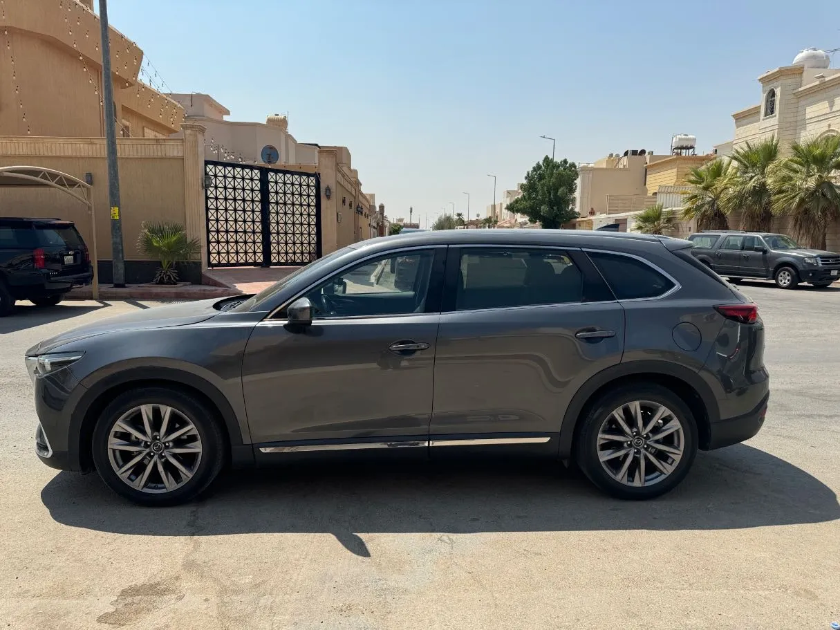 Car image 8