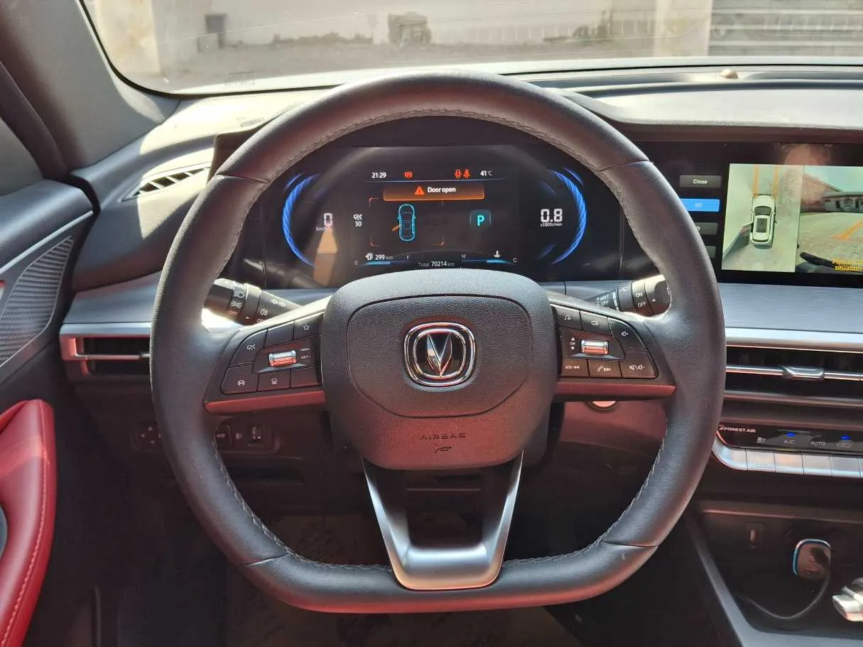 Car image 17