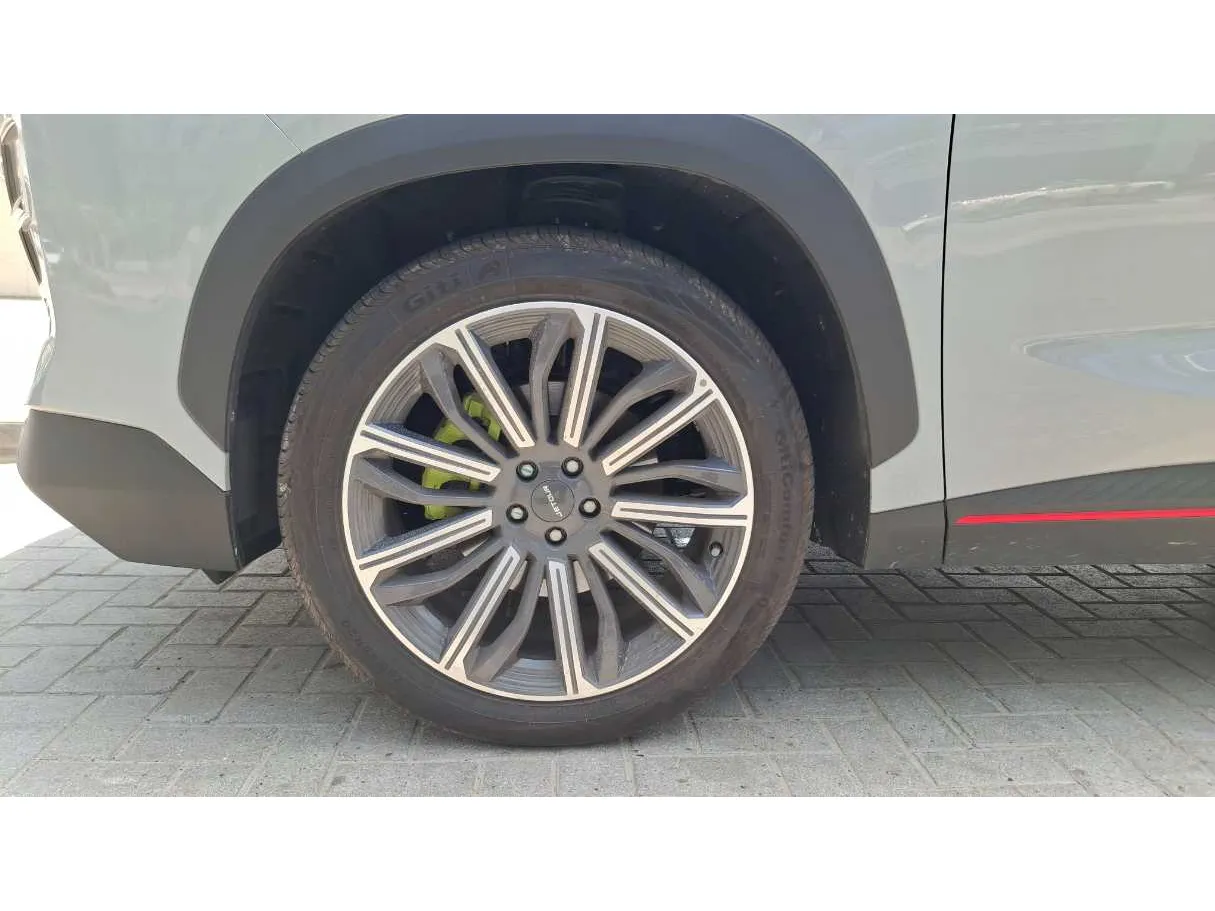 Car image 9
