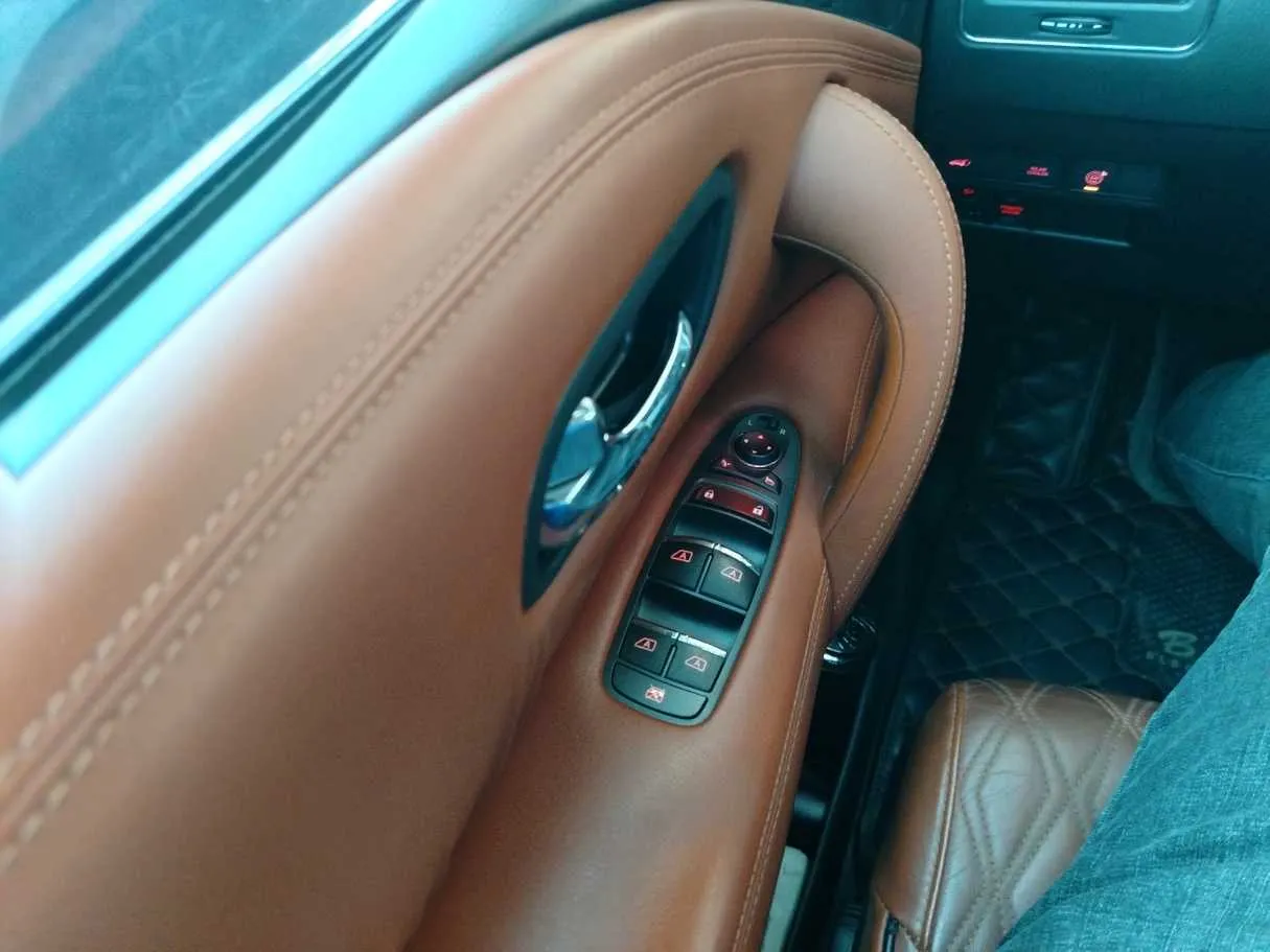 Car image 36