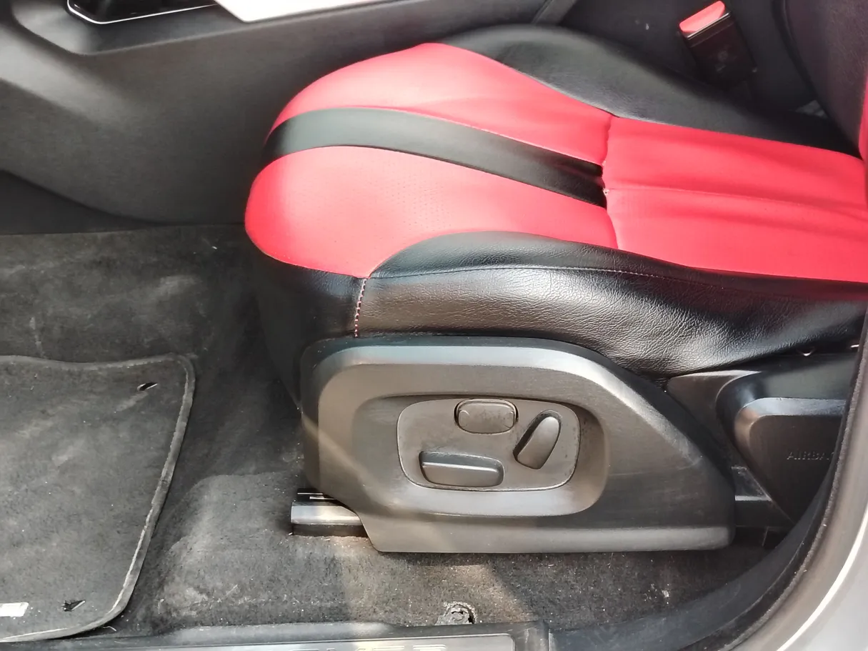 Car image 35