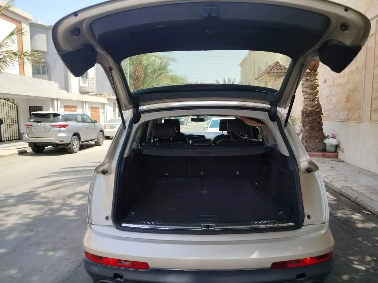 Car image 32