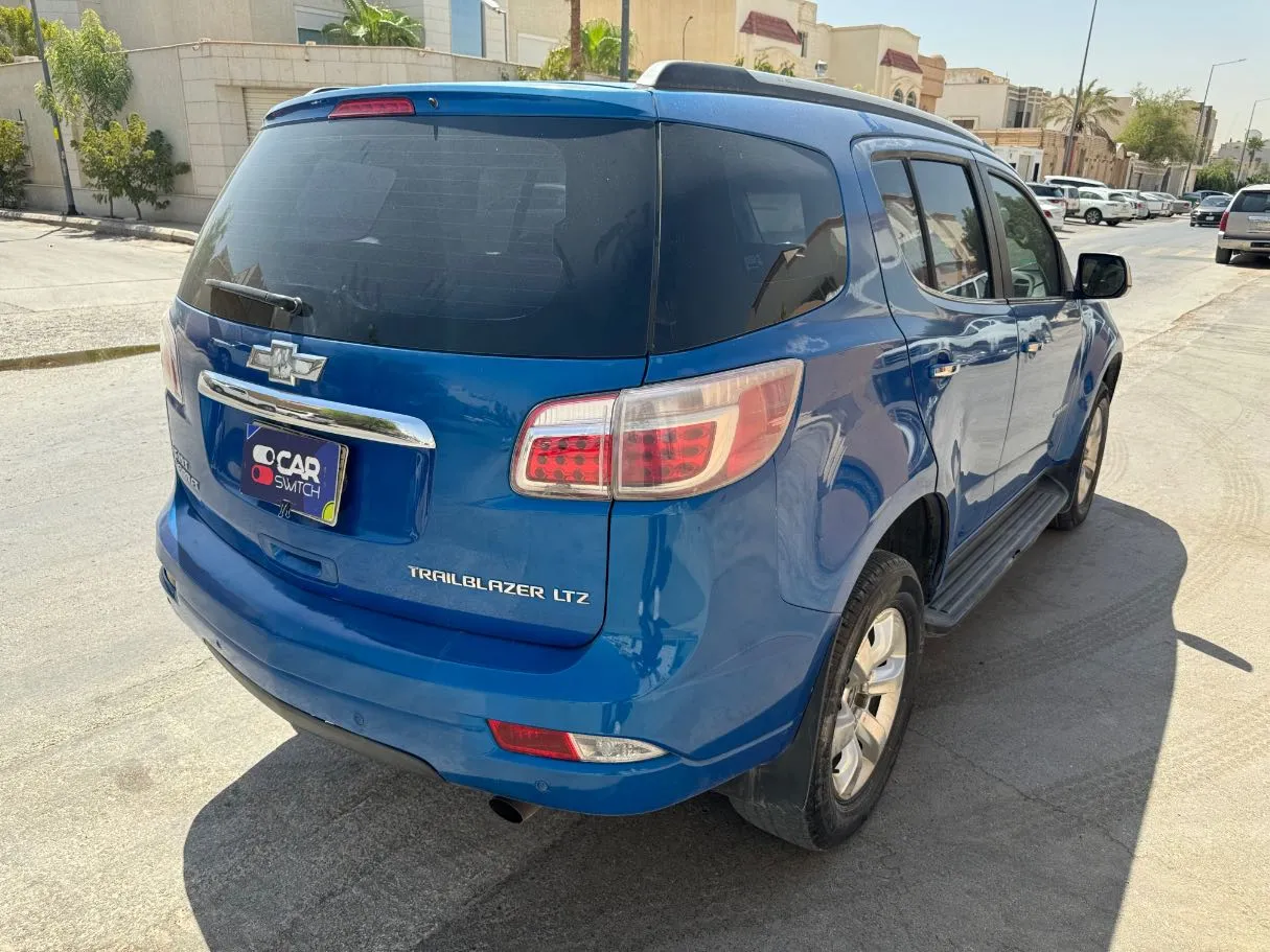 Car image 5