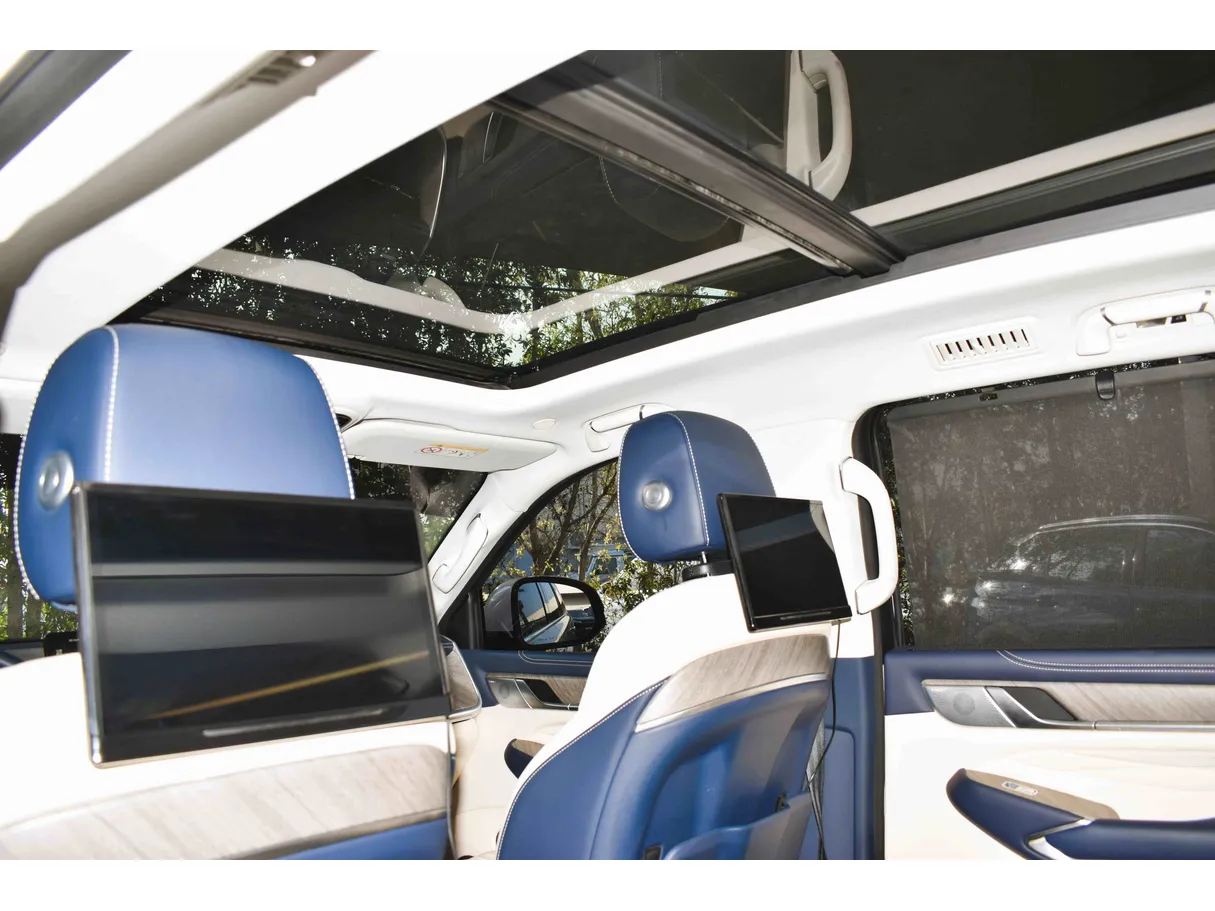 Car image 11