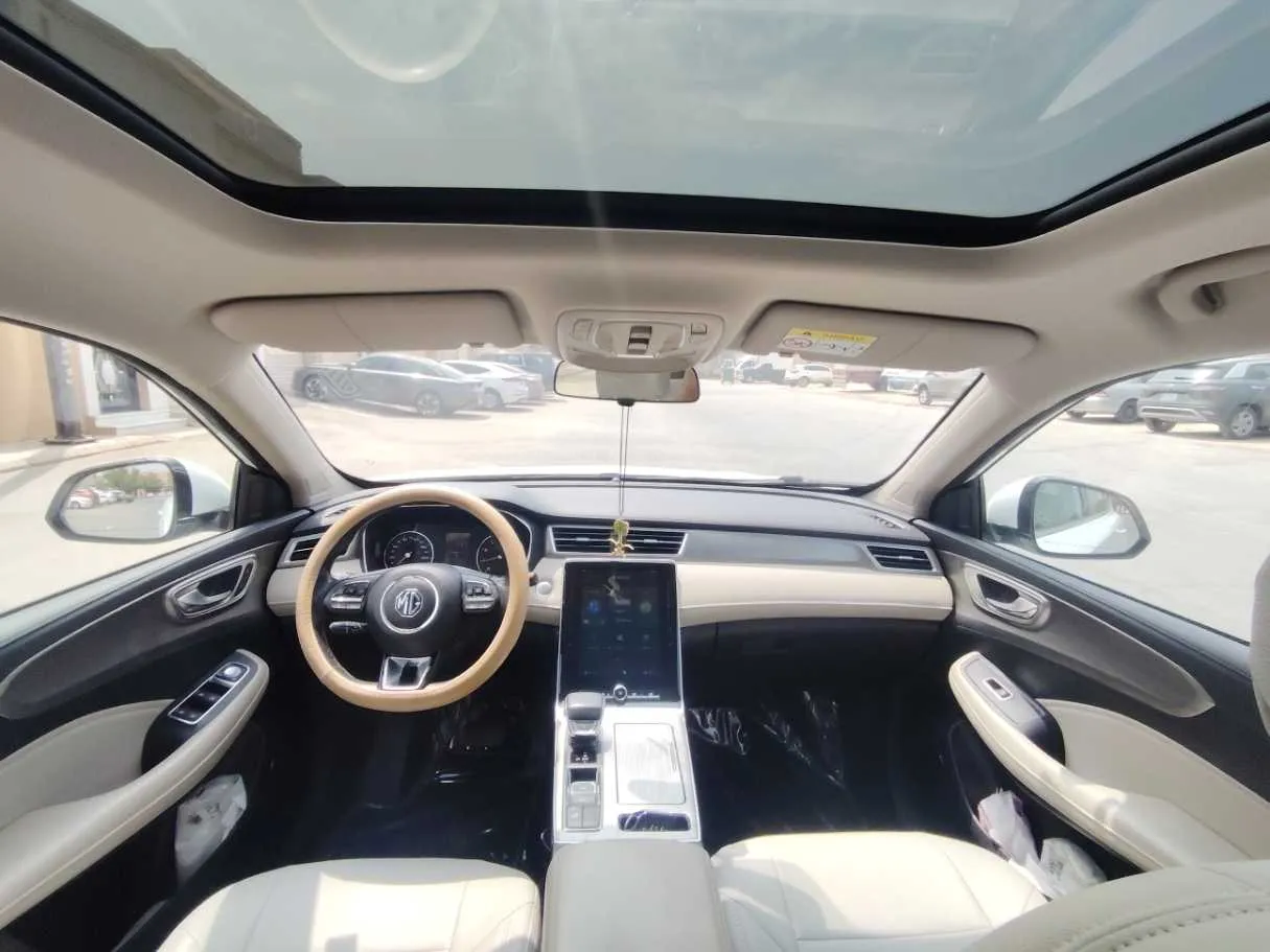 Car image 18