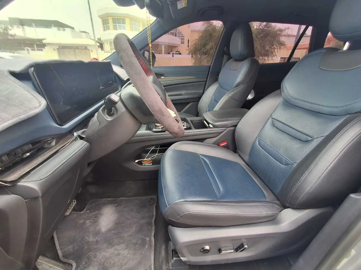 Car image 12