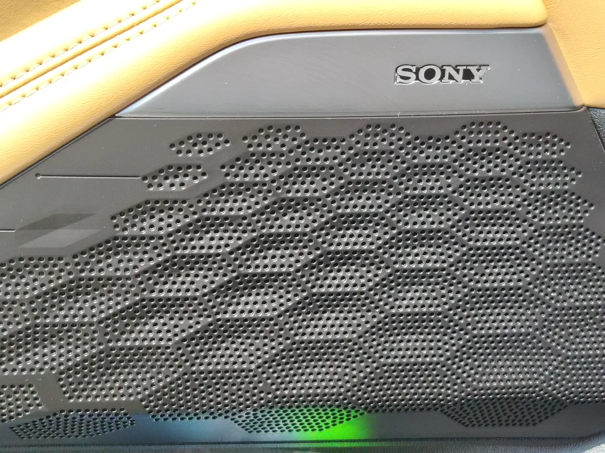 Car image 28