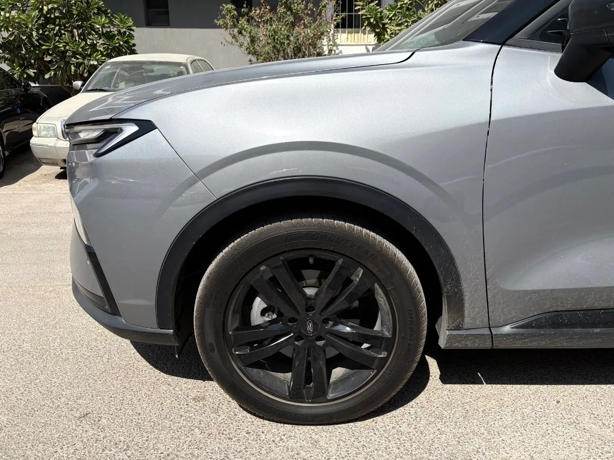 Car image 9