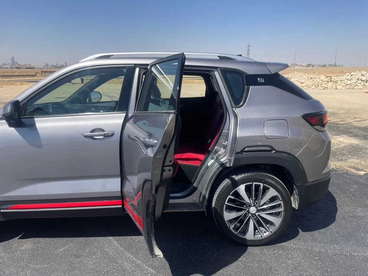 Car image 15
