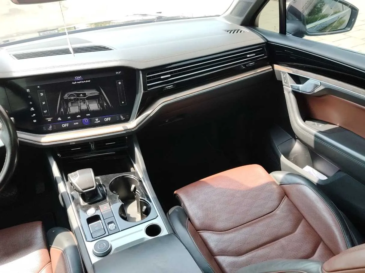 Car image 27