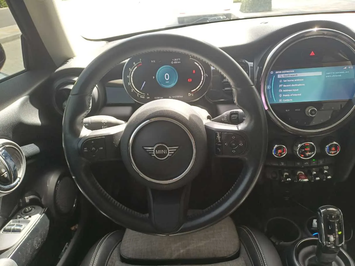 Car image 17