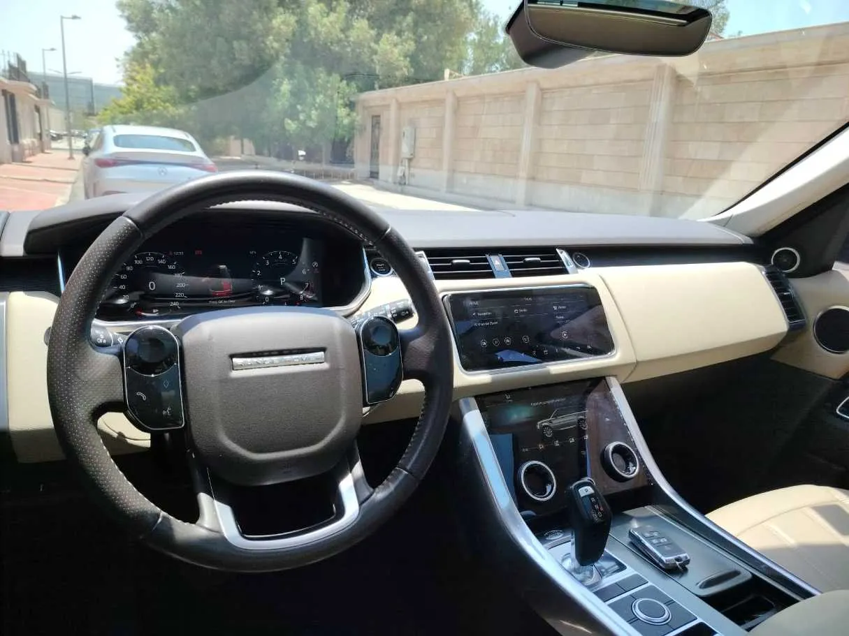 Car image 30